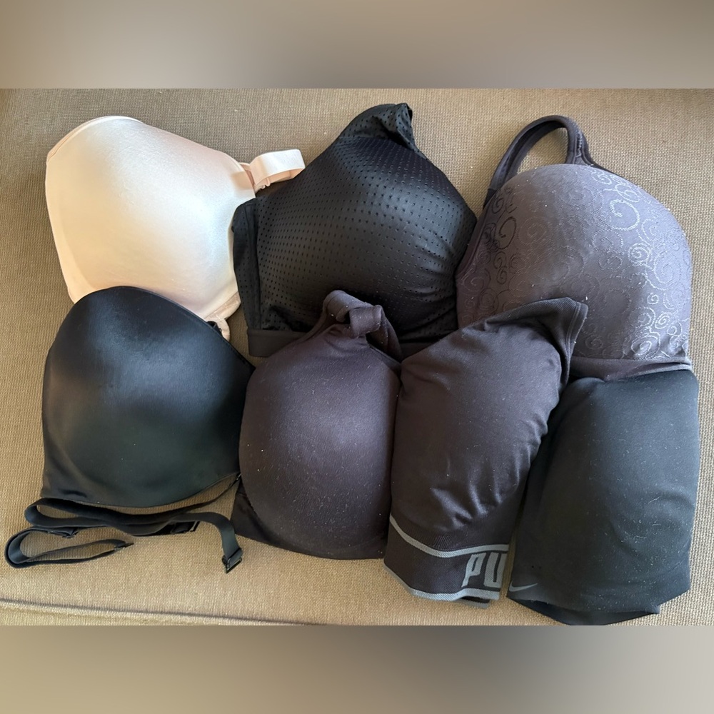 A Set Of 6 Bras..FIRM ON PRICE❣️